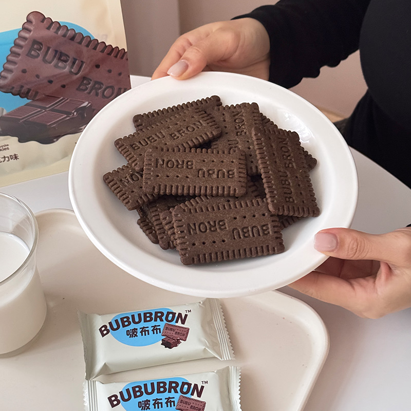 Kalsiumin ja raudan kaakaon makuisia keksejä